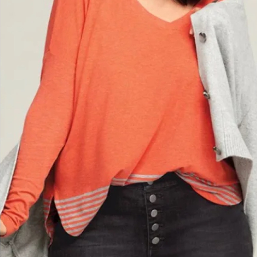 Cabi style 4190 Hang out V-Neck tee with Gray Striped Hem